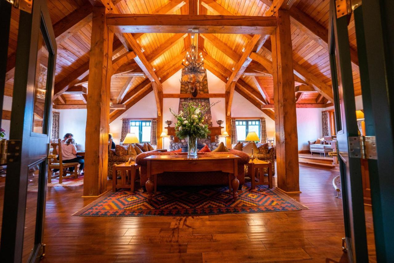 Post Hotel & Spa Lake Louise Extérieur photo