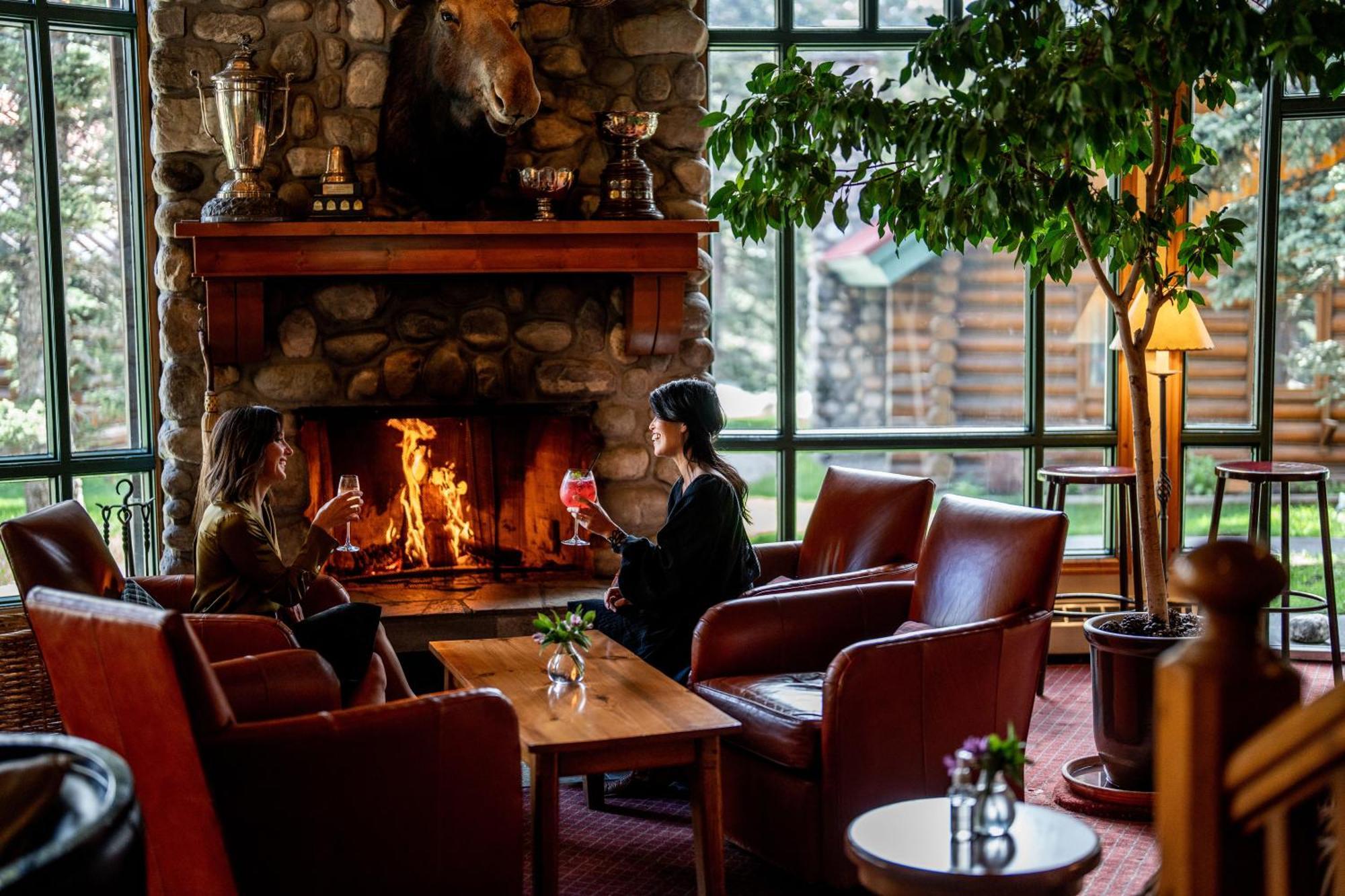 Post Hotel & Spa Lake Louise Extérieur photo
