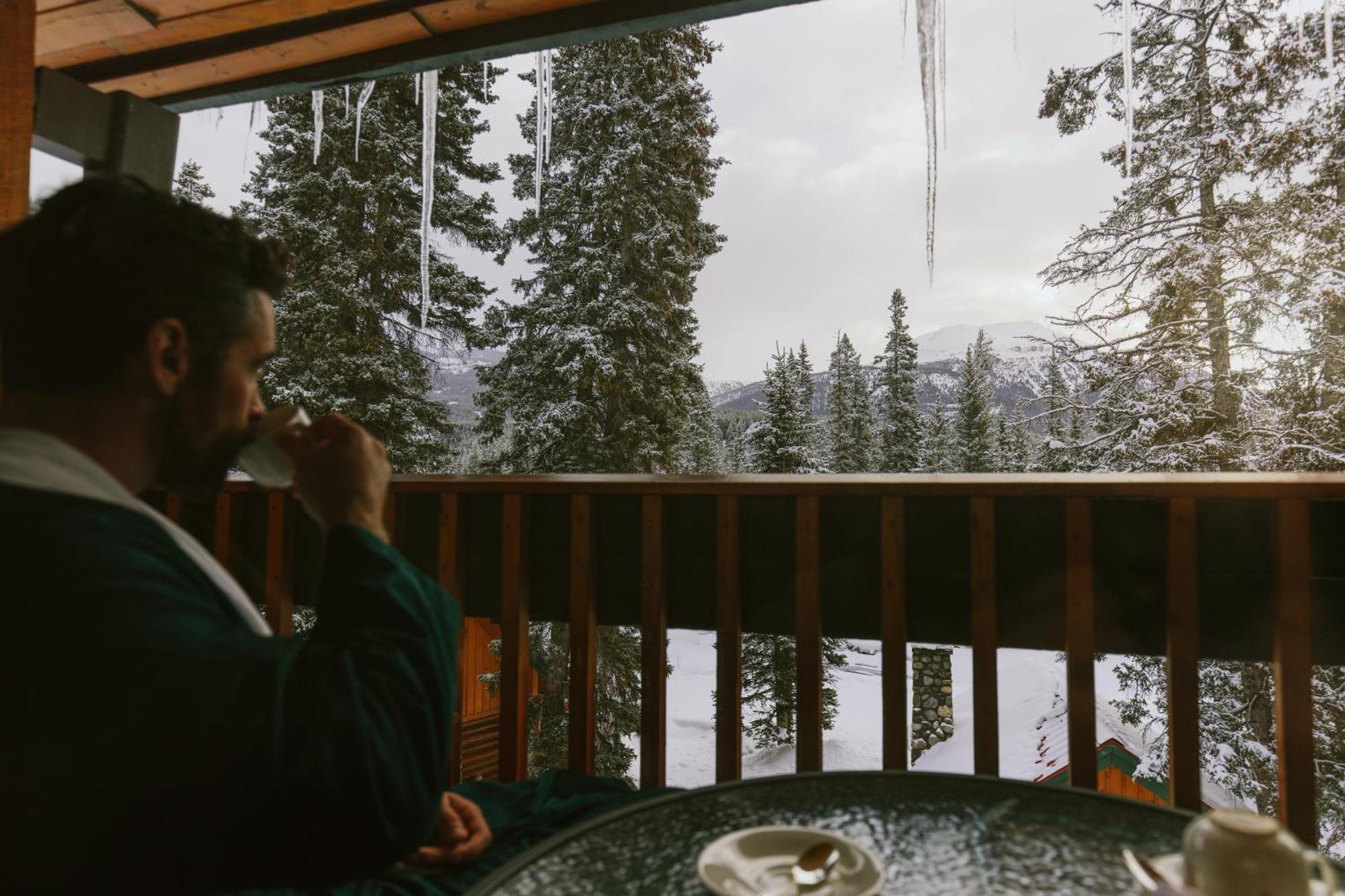Post Hotel & Spa Lake Louise Extérieur photo